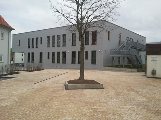 Schulhof 1